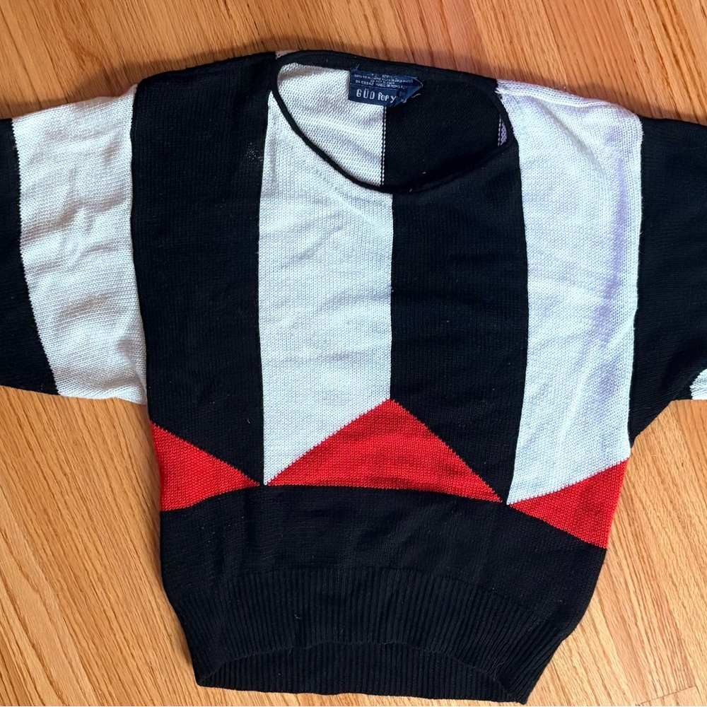 Women's Black and White Crew Neck Sweater